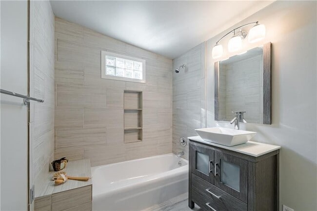 Building Photo - 4713 N Harvey Pkwy