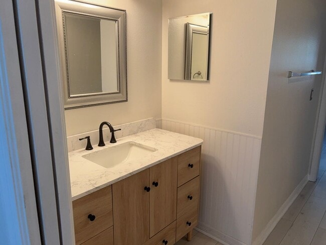 Building Photo - Beautiful 2 story townhouse in Cypress Club