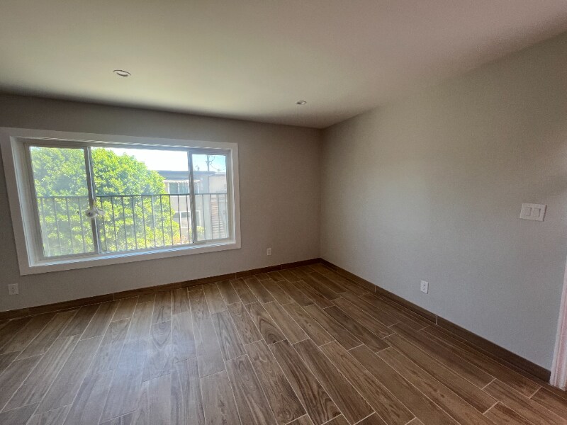 Building Photo - 7237 Variel Ave