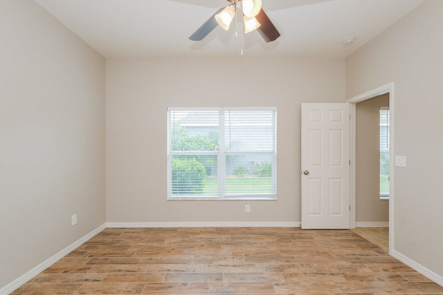 Building Photo - 904 Parker Den Dr