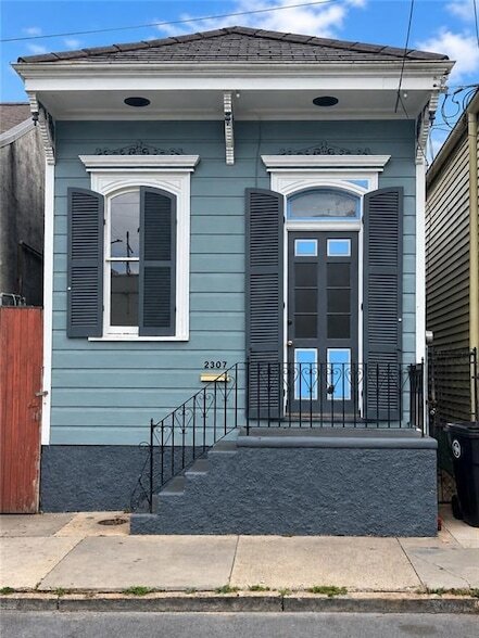 Building Photo - 2307 Chartres St