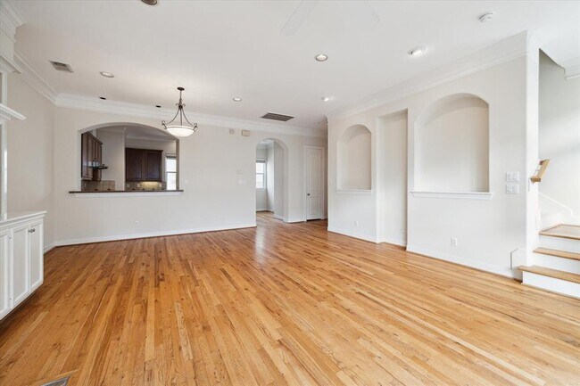 Building Photo - 3930 Blossom St