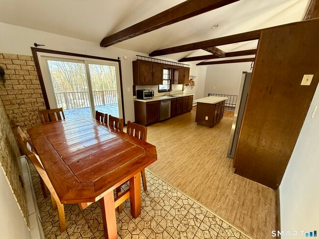 Building Photo - 27 White Oak Rd