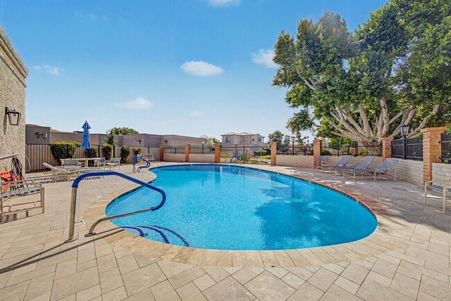 Building Photo - 8407 E Del Camino Dr