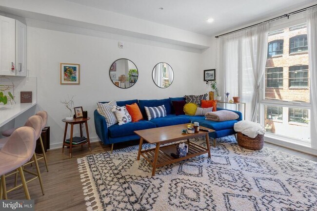 Building Photo - 304 Master St