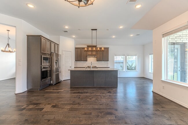 Building Photo - 3439 Cres Vista Dr