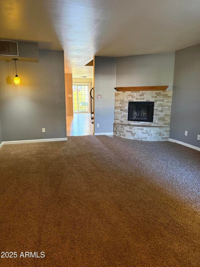 Building Photo - 1425 E Desert Cove Ave