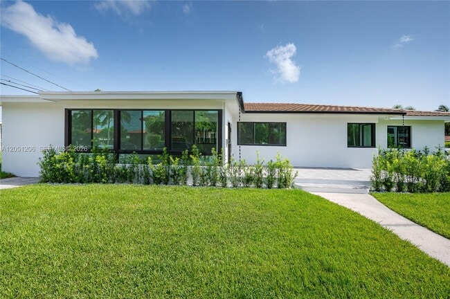 Building Photo - 1621 S Treasure Dr