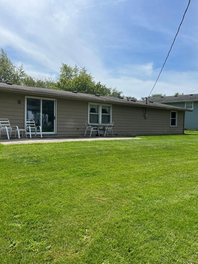 Building Photo - 6103 Glenview Dr