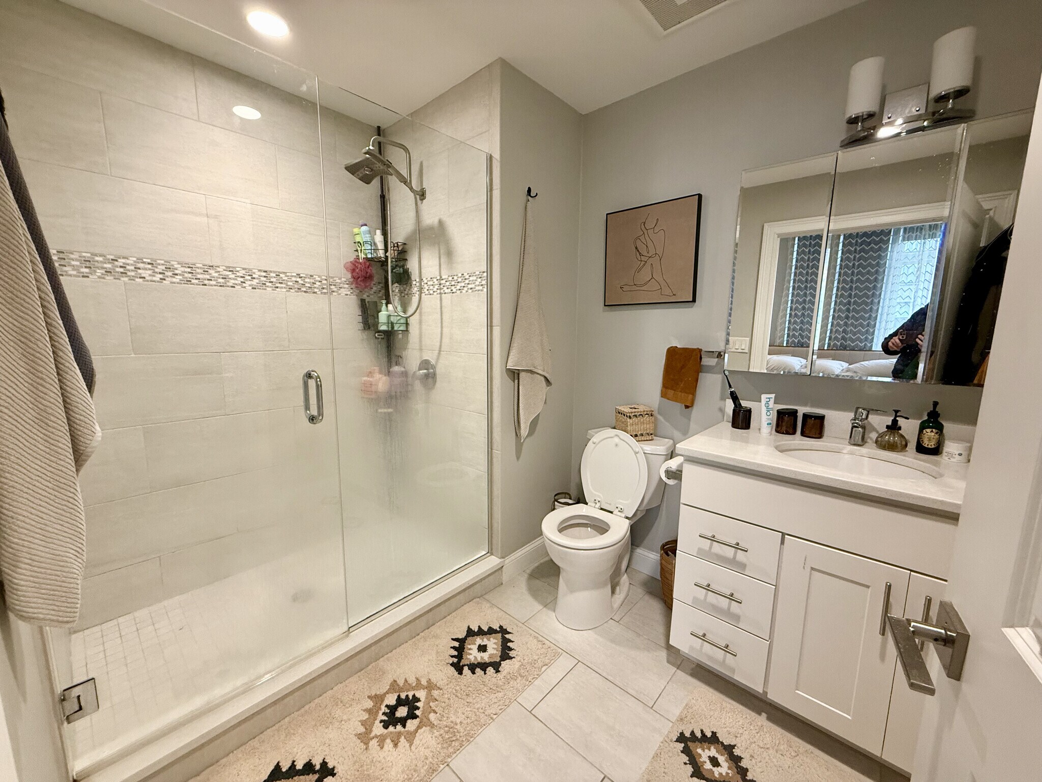 Building Photo - 170 W Broadway