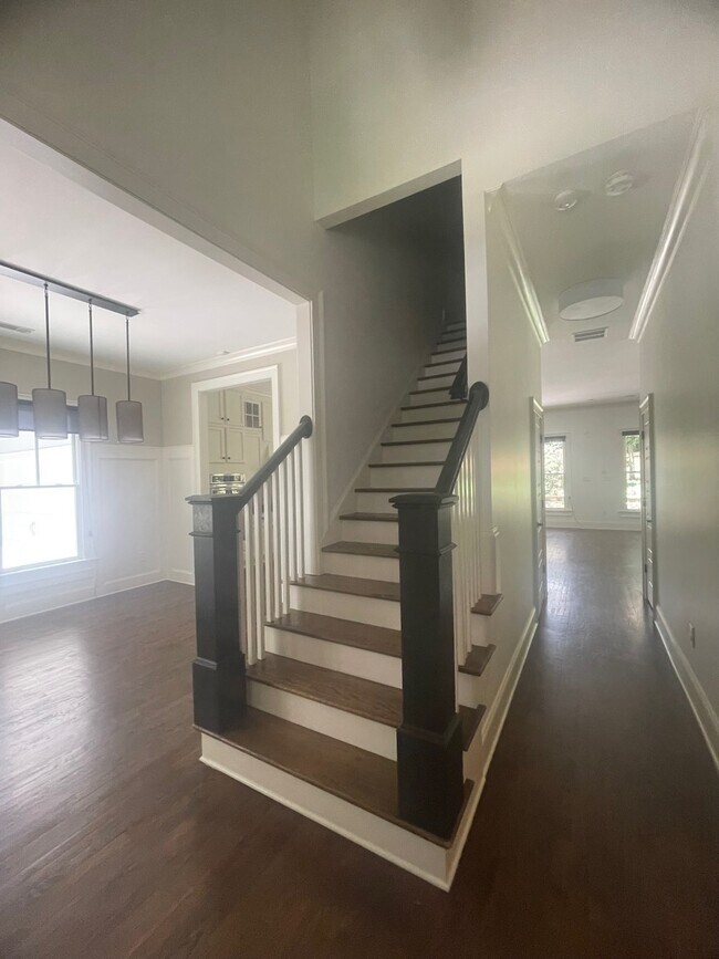 Building Photo - 245 Harben Pl