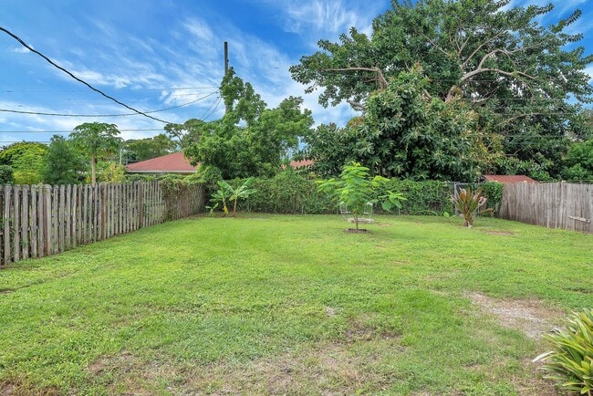 Building Photo - 4882 Jefferson Rd