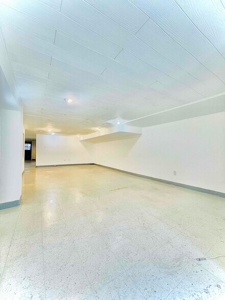 Building Photo - 124 St