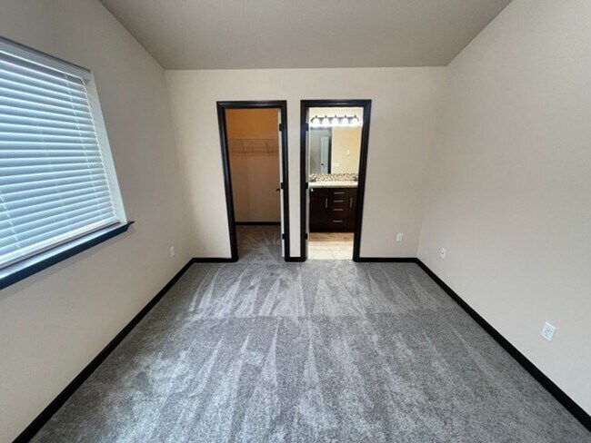 Building Photo - Extremely Gorgeous 3 Bedroom Home for Rent in Lynnwood