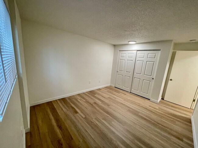 Building Photo - DESIRABLE MILLWOOD NEIGHBORHOOD ON TREE LI...