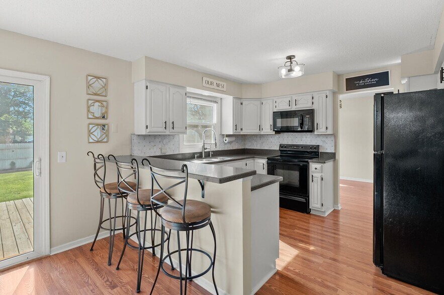 Building Photo - 7817 Chippewa St