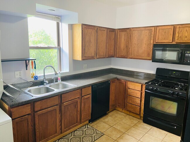 Building Photo - 1656 N Talman Ave