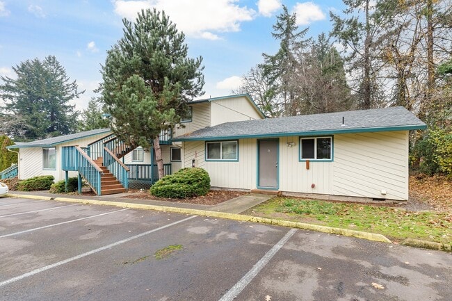 Primary Photo - Quail Court Apartments