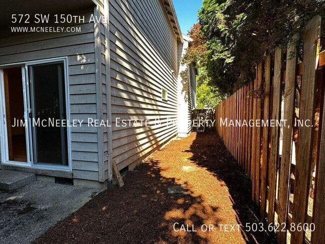 Building Photo - 572 SW 150th Ave