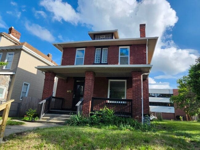 Primary Photo - 1543 Clifton Ave