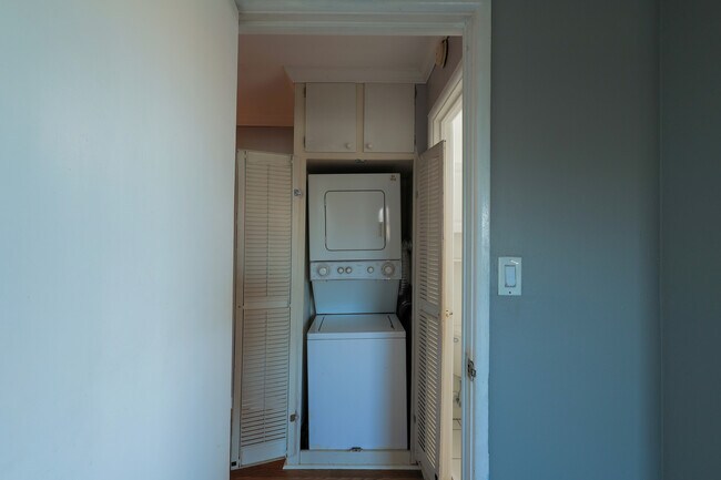 Building Photo - 4410 W 111th St