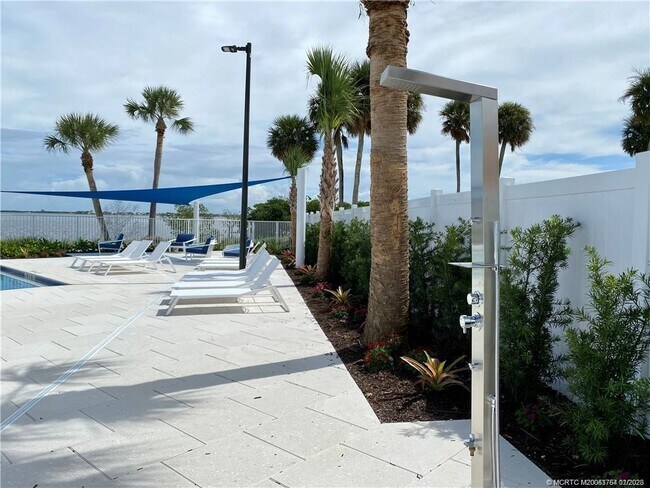 Building Photo - 2646 NE Pelican Wy