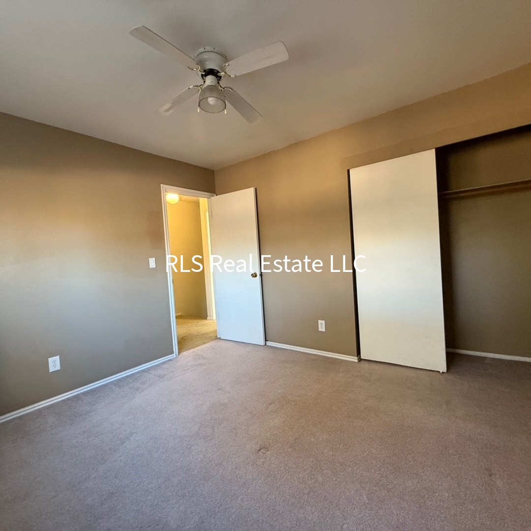 Building Photo - 1495 E 8600 S