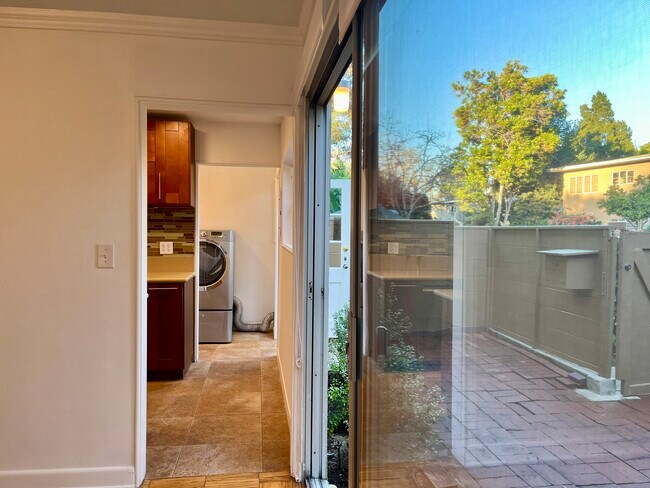 Dining room opens to patio - 5367 Village Grn