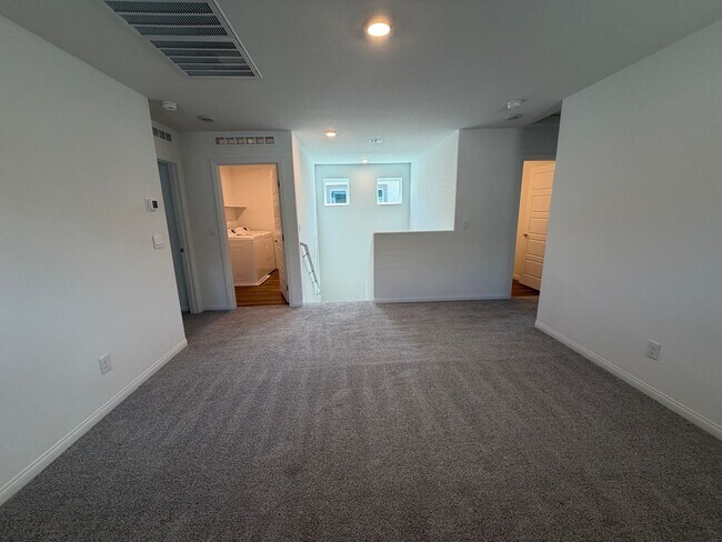 Building Photo - New Build - Never Lived In