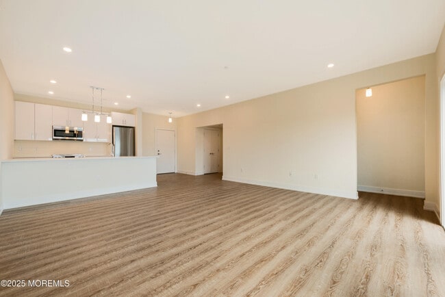 Building Photo - 700 Bangs Ave