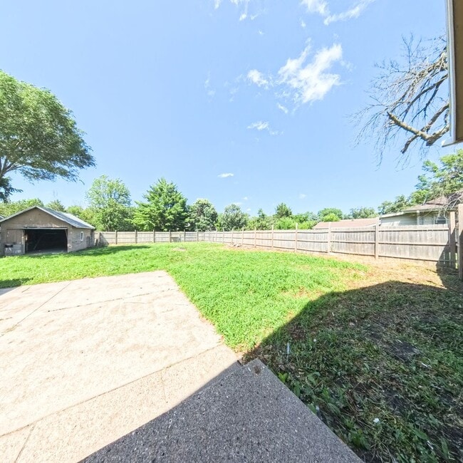 Building Photo - Newly updated 2 bedroom 1 bathroom home-Ad...
