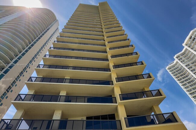Primary Photo - 16275 Collins Ave