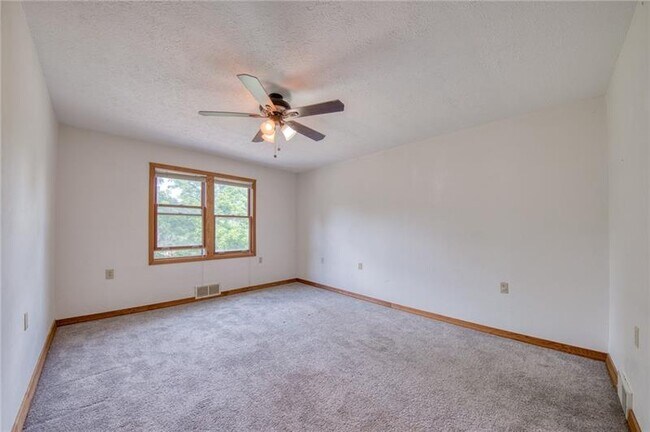 Building Photo - 4465 Mt Troy Rd Ext