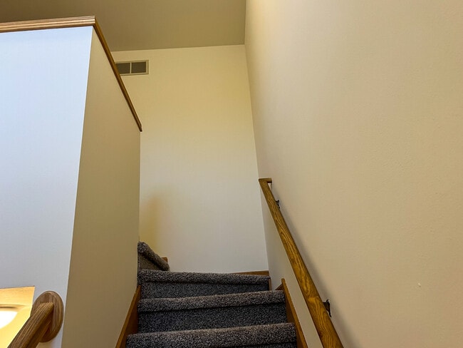 Building Photo - 1090 Heritage Ct