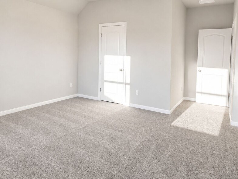Building Photo - 2441 Danbury Ln