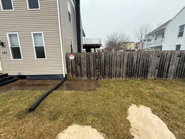 Building Photo - 125 Market St