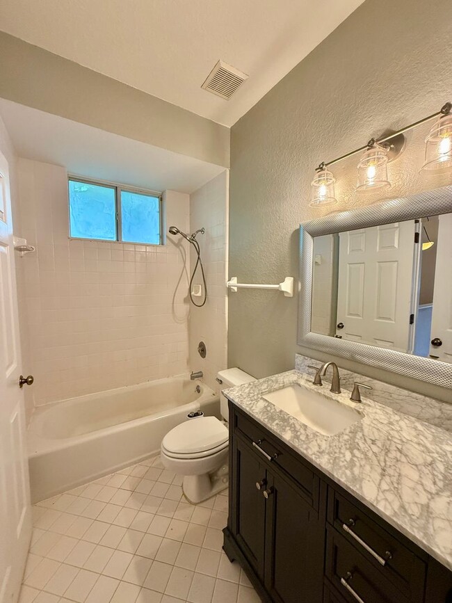 Building Photo - Adorable Two Story 2/2 Townhome in College...