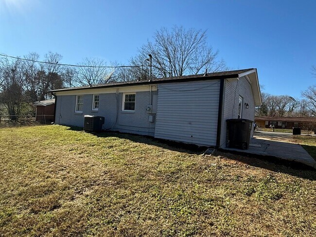 Building Photo - 315 Creekway Ct