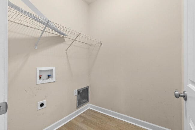 Building Photo - 518 New Hanover Trl