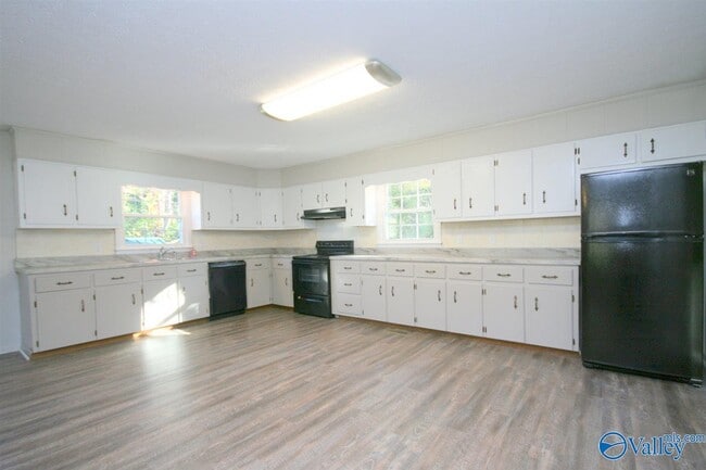 Building Photo - 8848 Sims Rd