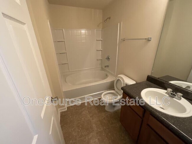 Building Photo - 1202 Fairington Club Dr