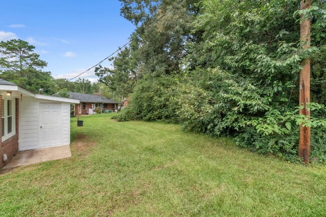 Building Photo - Newly renovated 2 BR / 1 BA Duplex in hear...