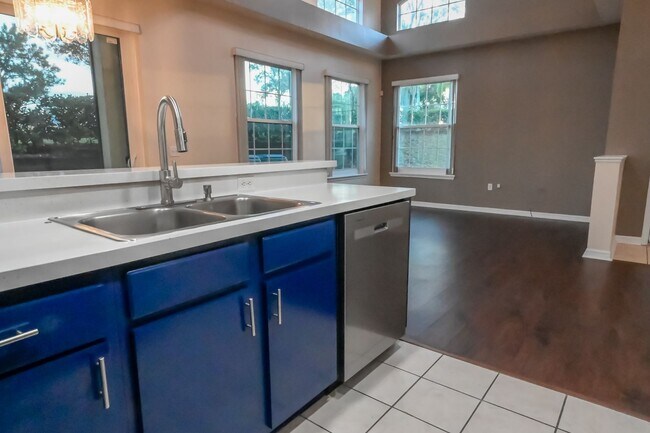 Building Photo - ~4/3~Monroe Circle~Woodwind Bay~Beautiful Town Home!