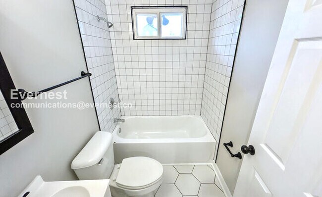 Building Photo - 1728 17th Ave N