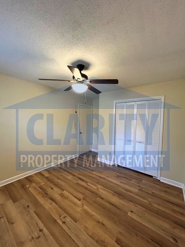 Building Photo - Three bedroom home w/ two bonus rooms!