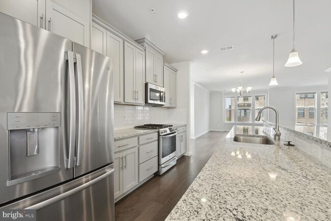 Building Photo - 45117 Kincora Dr