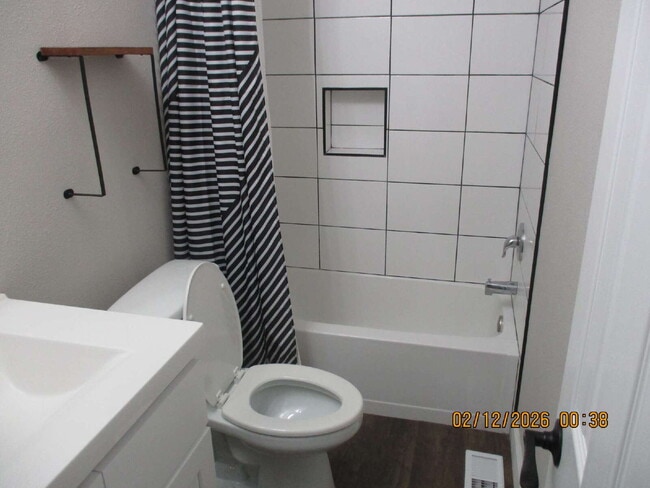 Building Photo - 3001 W Young