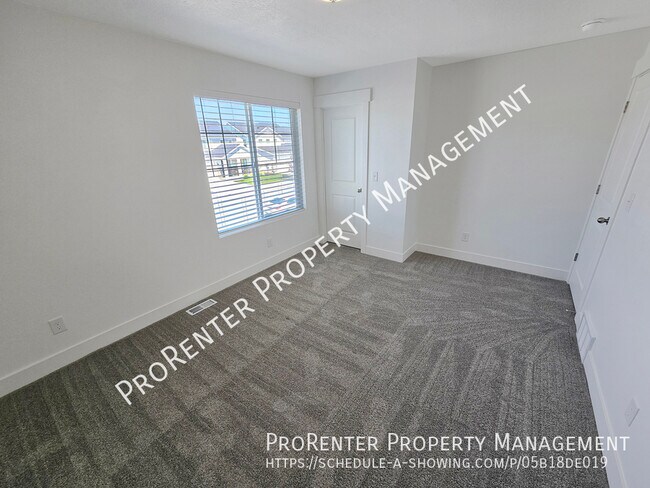 Building Photo - 3111 S Edgewater Cv