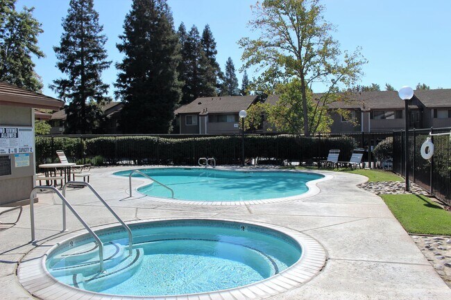 Building Photo - Ready for immediate move-in.. Come down to...