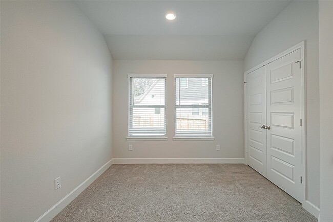 Building Photo - 213 McCrea Ct